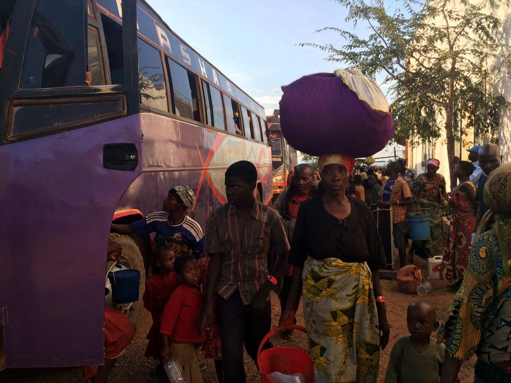 UNICEFTanzania's tweet photo. #BurundiRefugees arrive from #Kagunga @Lake Tanganyika Stadium where they wait to be moved to #NyarugusuCamp http://t.co/xmh1Vvp2b7