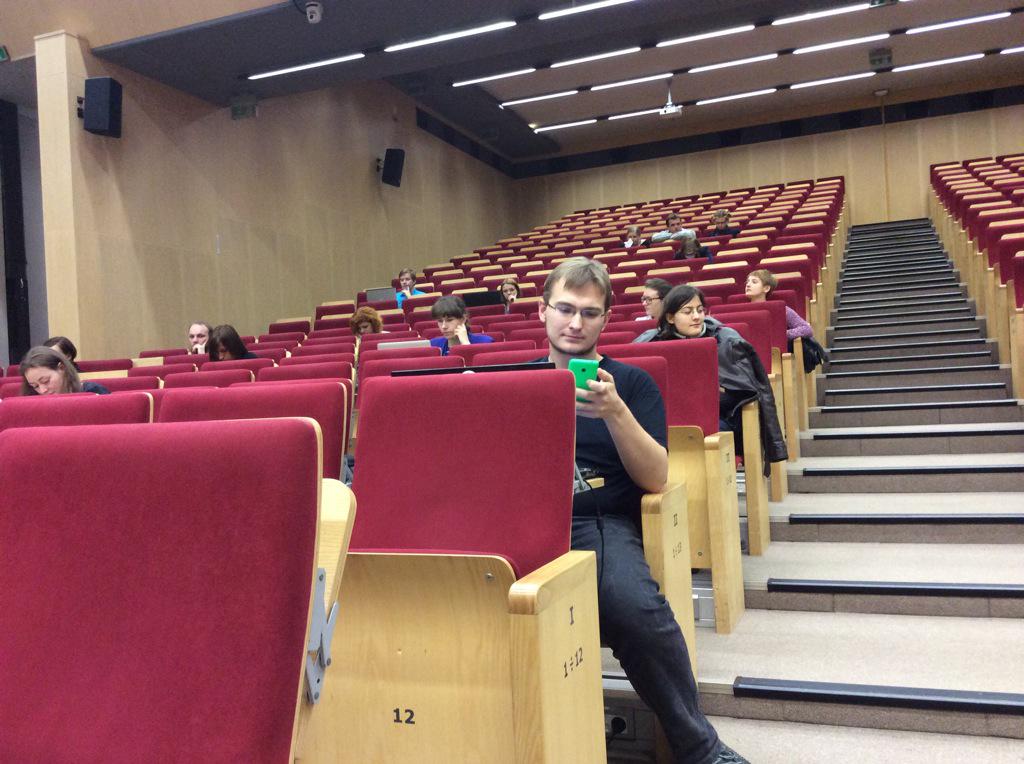 Uczestnicy warsztatów z Concept Artu z Konradem Czernikiem już się zbierają, start za kilka minut! #Artbuzz6 #AGH