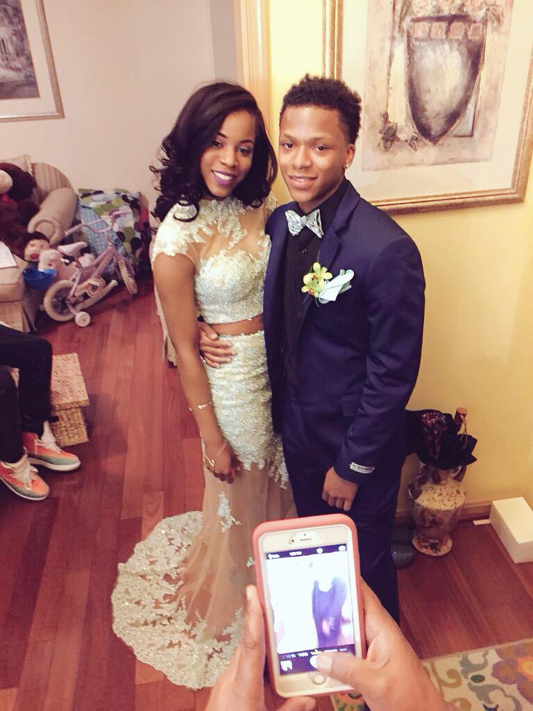 _BelleDiaJione_'s tweet photo. So this happened.. πππ#FriendlyProm2k15 #prom2k15 #prompics2k15 π» http://t.co/kRpRvIZg1H