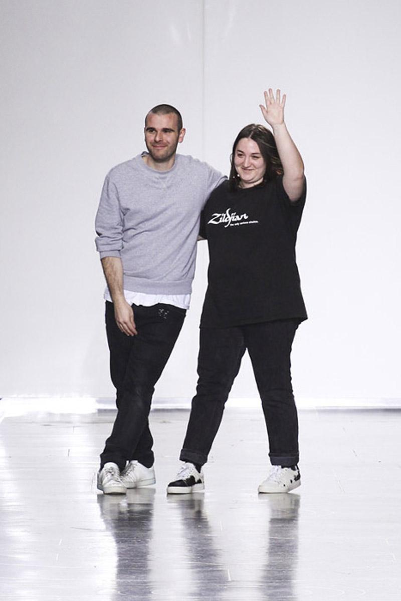 [VOGUE NEWS] El dúo creativo de <a href="/_MARQUESALMEIDA/">MARQUES ' ALMEIDA</a> se alza con el #LVMHPrize. ¡Enhorabuena!
bit.ly/1FIc0h6
