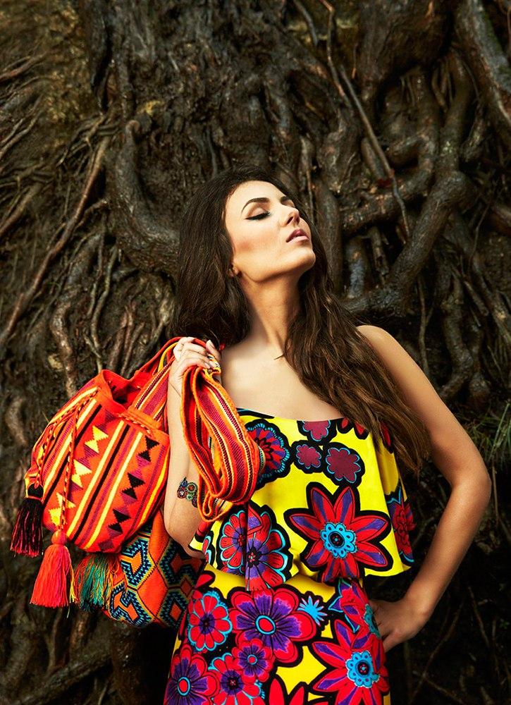 EyeCandyFrance's tweet photo. #PHOTOS Photosoot de Victoria pour "Cosmo For Latina" : http://t.co/A3sRc2WBlB