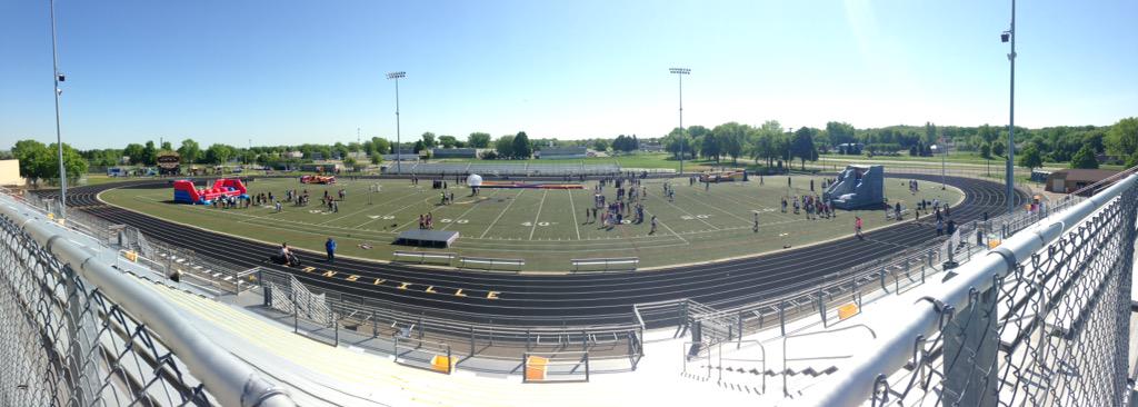 BHSSCO2015's tweet photo. If you're not already here, come on over! We have the teacher band and senior awards coming up soon! http://t.co/93OBU5NUQ8