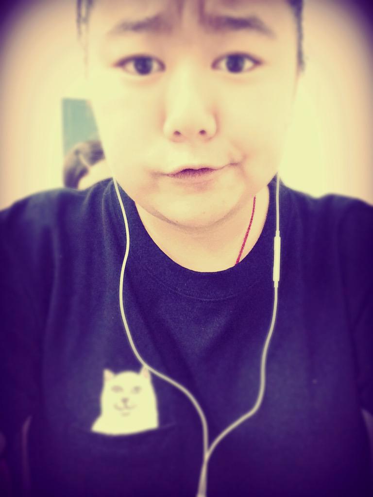 viewrew's tweet image. 1819不差 晚安 生日快乐啊 自己🍰🍰🍰