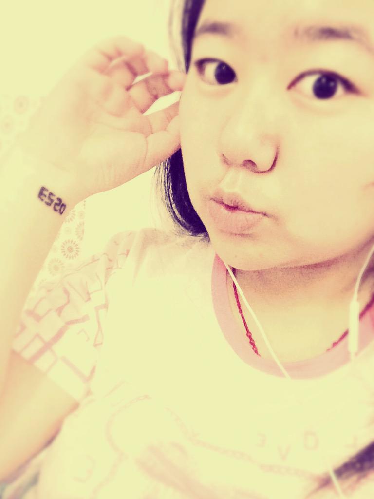 viewrew's tweet image. 1819不差 晚安 生日快乐啊 自己🍰🍰🍰