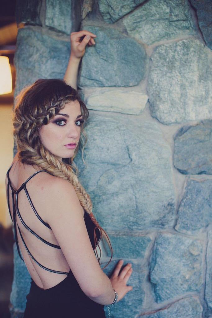 kariaddison's tweet photo. Love Game of Thrones? Wear these modernized hair and makeup looks! @Hello_Darling18 
http://t.co/SN1bMAFnG3 http://t.co/vHg8SDb7S8