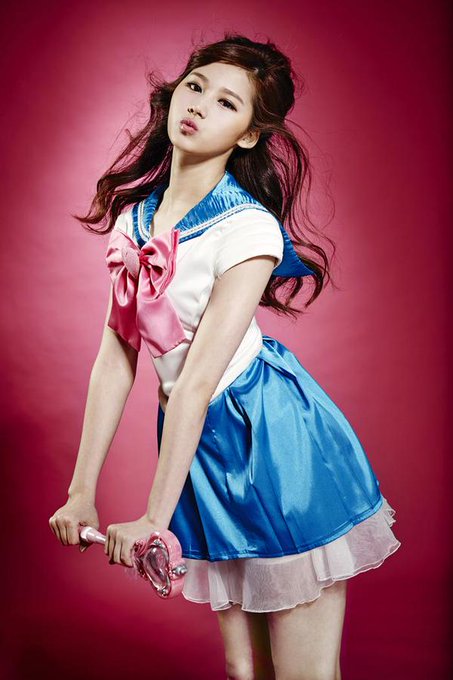 CFn5dNRW8AE_5fx.jpg:small