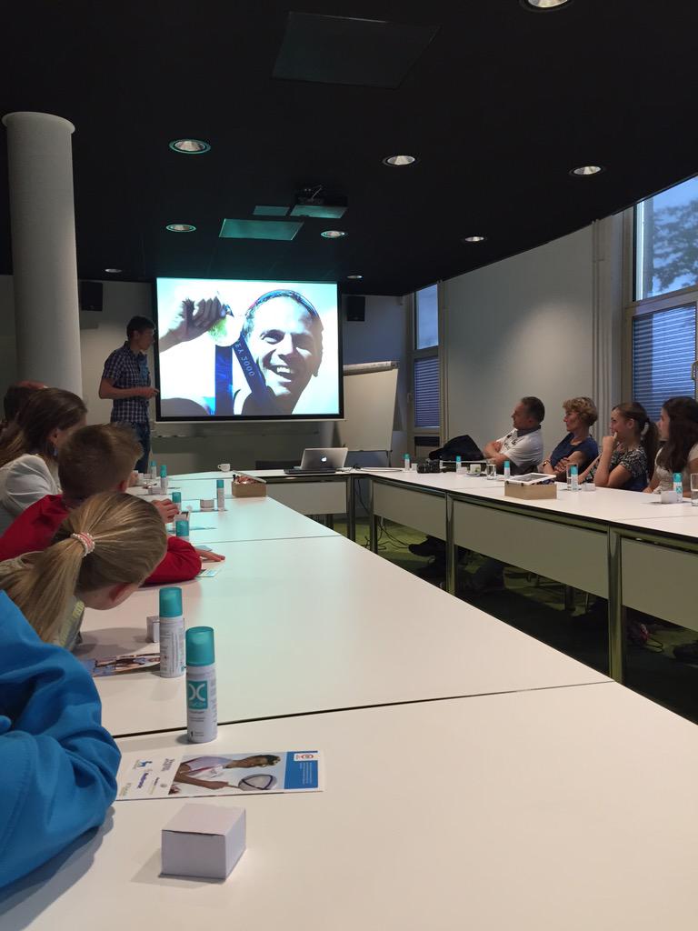 Leuke lezing van @basvandegoor voor de groep wandelaars die zo meteen gaan lopen