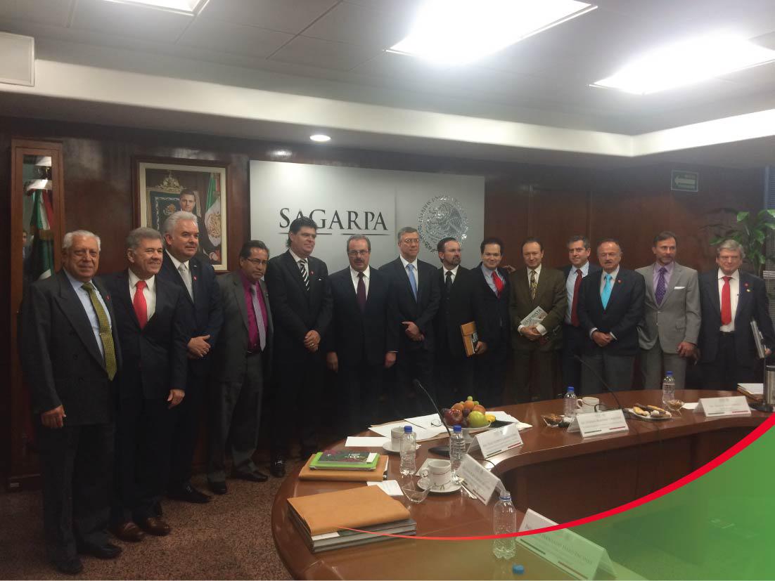 MCSProductores's tweet photo. Reunión con @Enrique_MtzyMtz, Secretario de @SAGARPA_mx: http://t.co/vTYOL9fNBD http://t.co/F8FTkDdZyj