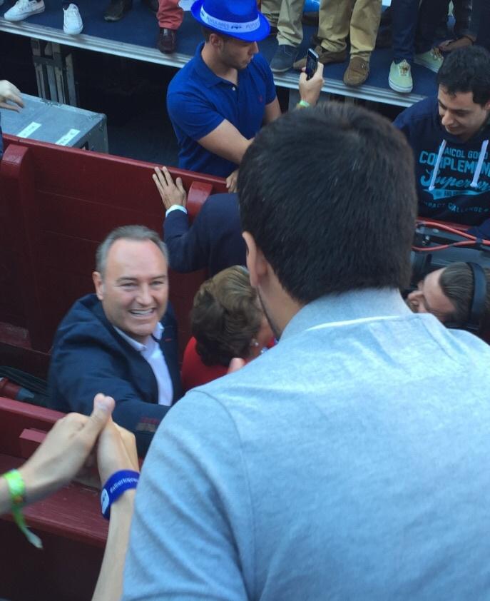 francescjmb's tweet photo. Gran mitin del @PPopular en la plaza de toros de #Valencia con compañeros de @NNGG_CV. #EntreTots #AlbertoPresident! http://t.co/KQN8SmNNFF