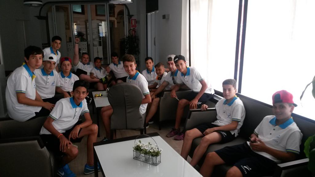 _adecor's tweet photo. Los infantiles de fútbol sala preparados para el campeonato de Andalucía. Mucha suerte campeones!!!. http://t.co/qznXy6Tmfy