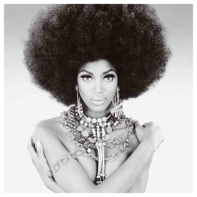 Happy Birthday to the Auntie in my head (yes I said it) NAOMI CAMPBELL!        