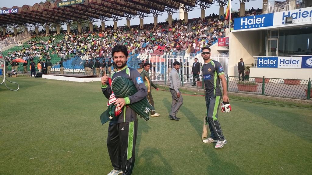 TheRealPCB's tweet photo. Huge roars as the players come out to warm up #CricketComesHome #PAKvZIM http://t.co/hUaAampDSd