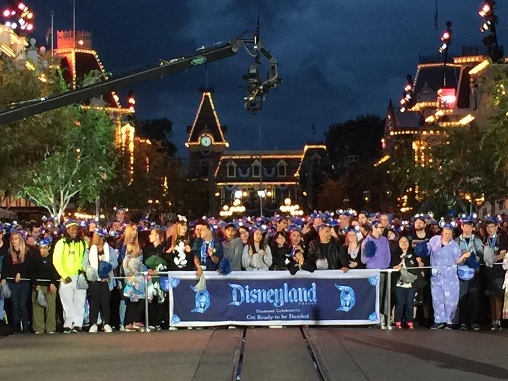 The sun be startin' to rise over Main Street USA. How ye doing this AM <a href="/MsMainStFortune/">💋 Esmeralda 💋</a>? #disneyland60