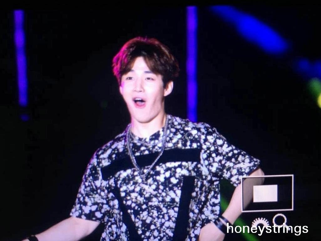 honeystrings's tweet photo. 150522 Henry in Lotte Family Concert preview：） http://t.co/qhNA5fYVMH