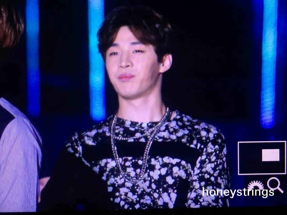 honeystrings's tweet photo. 150522 Henry in Lotte Family Concert preview：） http://t.co/qhNA5fYVMH