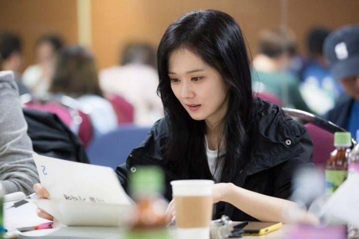 TheDramaKorea's tweet photo. Seo In Guk, Jang Na Ra, &amp; Lee Chun Hee saat pembacaan naskah pertama drama KBS "I Remember You". http://t.co/qMTz5MhpEw