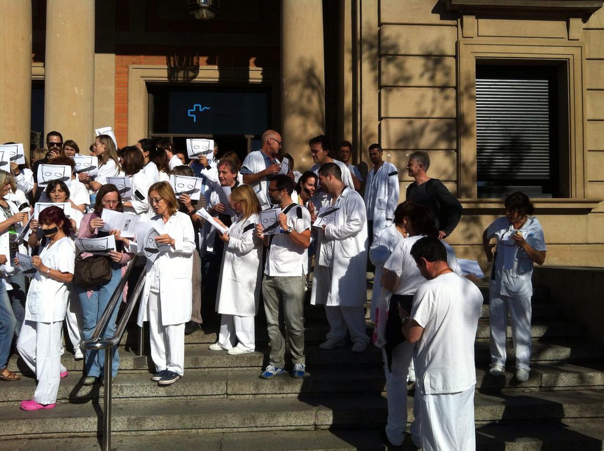 Aqst matí a Vall d'Hebron, concentració d suport a treballador acomiadat,no sortirà a mitjans eldiario.es/catalunyaplura…