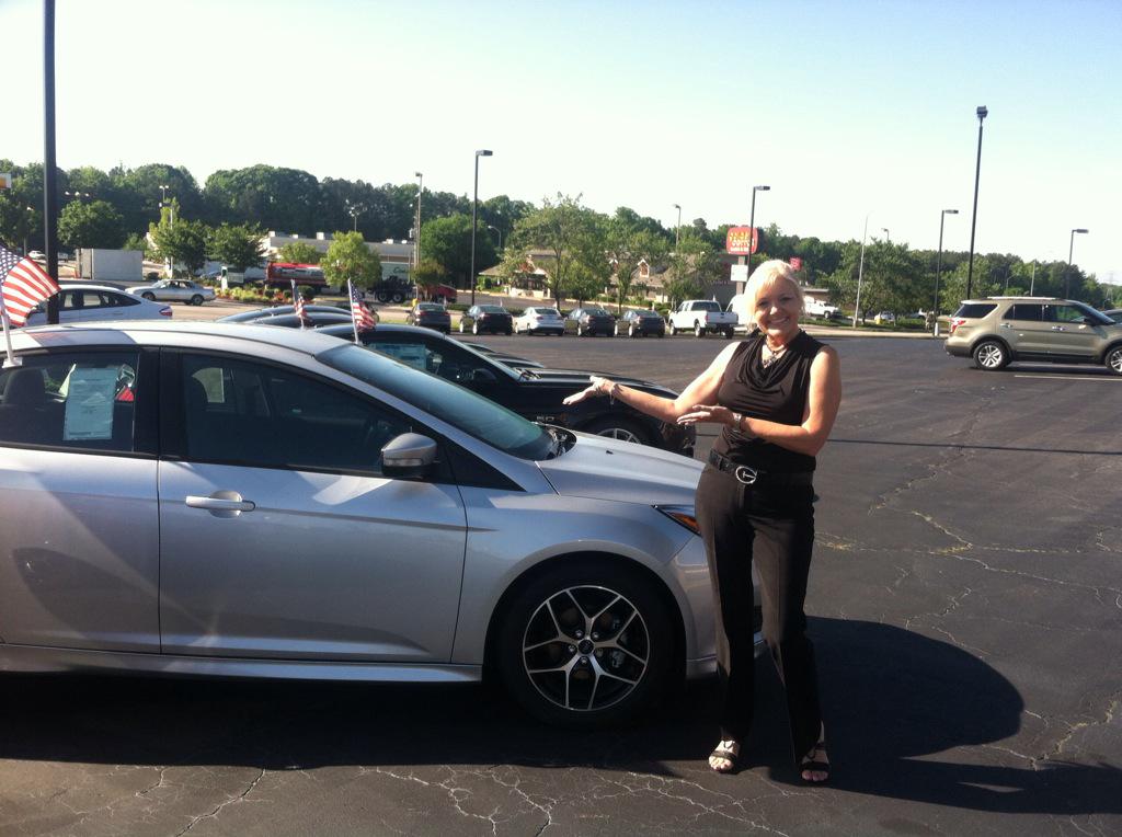 DrewesPatricia's tweet photo. I love the driving experience!!! #focusin5 http://t.co/PVKYg3Vfg0