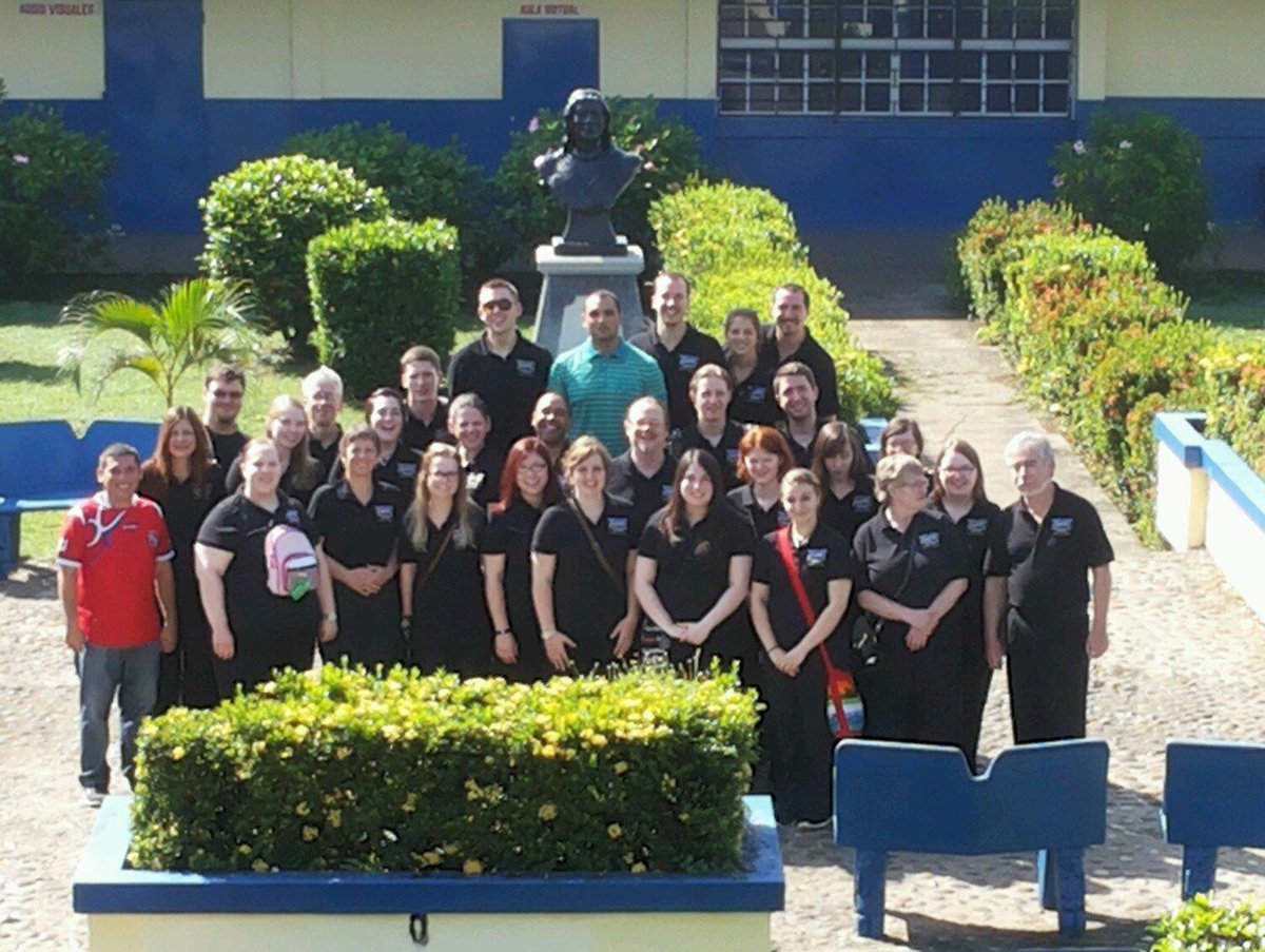 Attacca_SW's tweet photo. Visita de UWS Symphonic Band al glorioso Instituto Urracá. http://t.co/whHi3uYU3Q