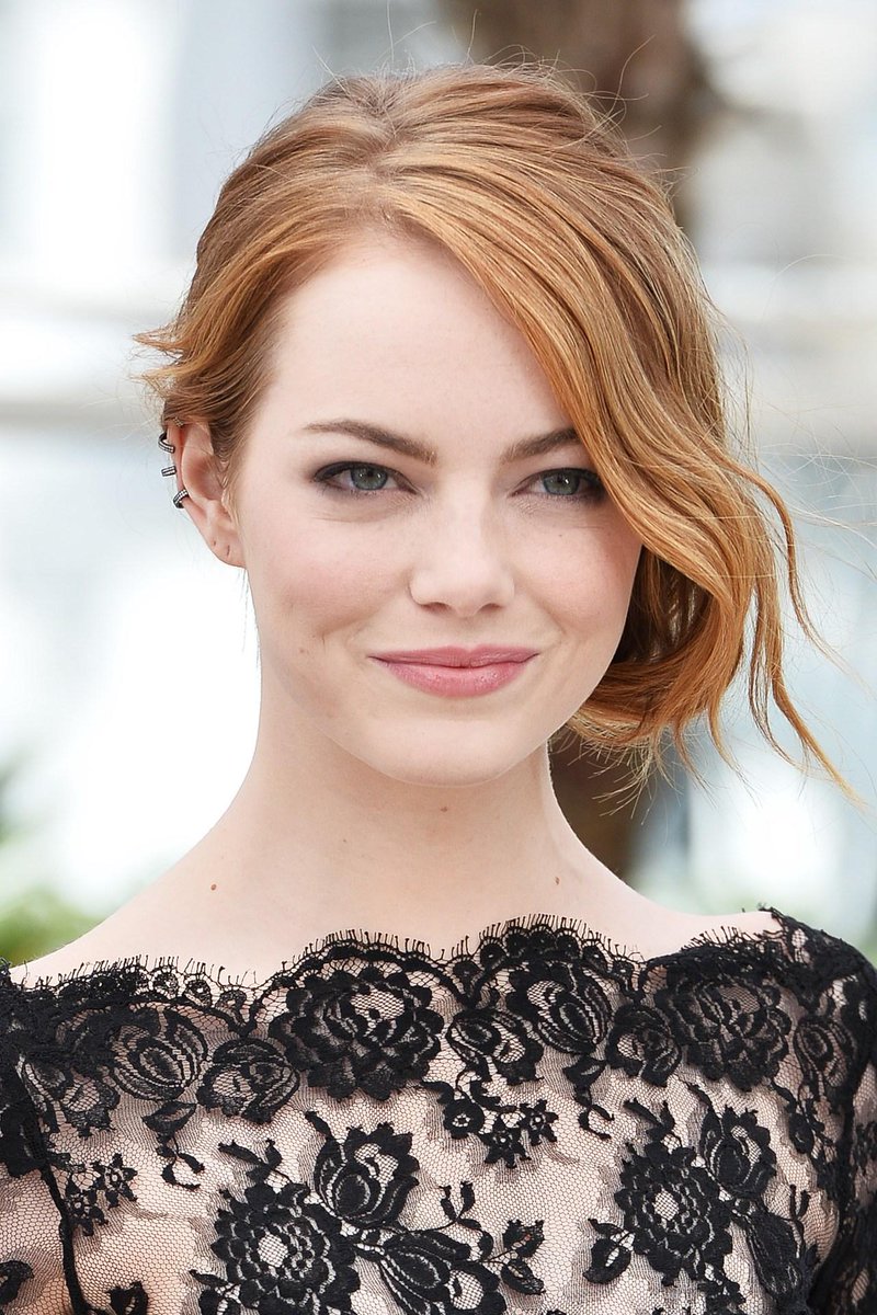 See every hair and make-up look from #Cannes2015 in close-up, zoomable detail: vogue.uk/sWlZlN