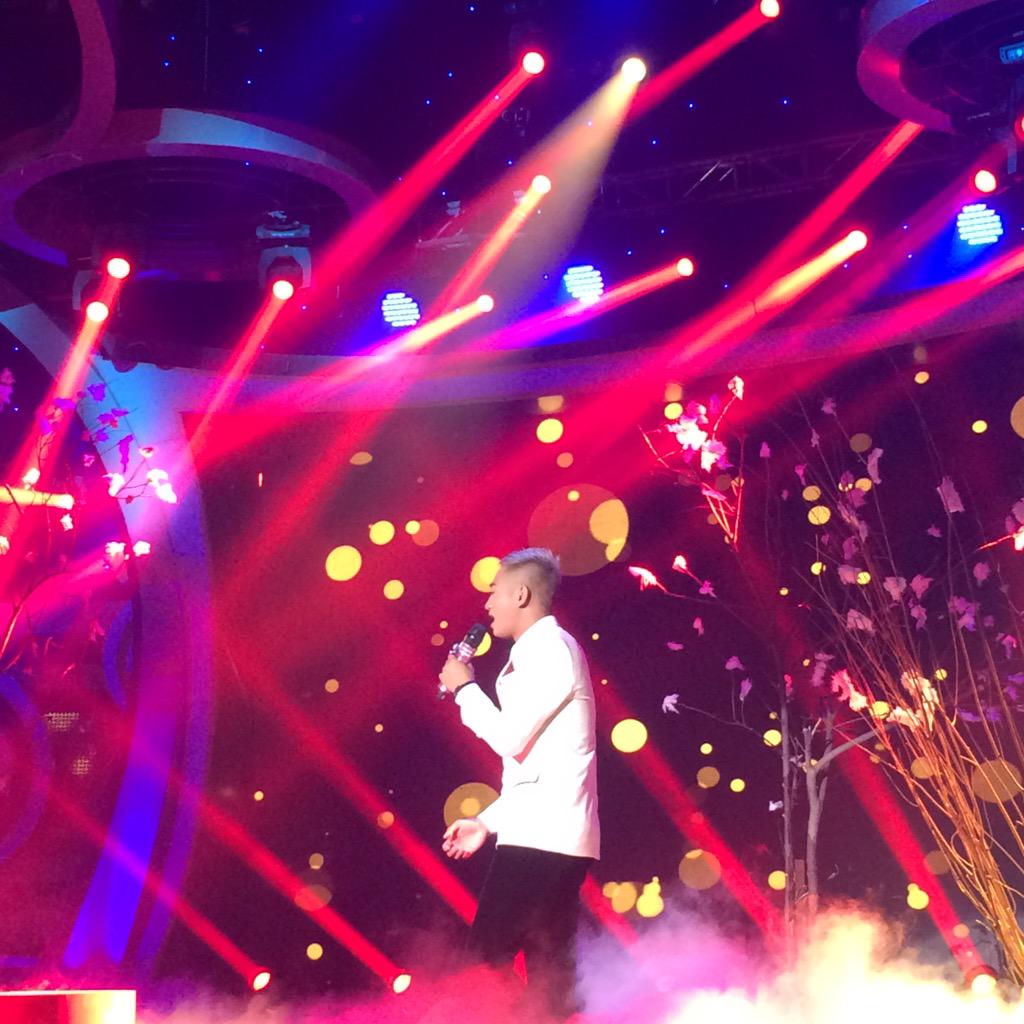 Indosiar's tweet photo. Wow sudah ada @DA2_Irwan nih, nonton penampilannya sekarang dangduters! #DAcademy2 http://t.co/yKQBm6saF9