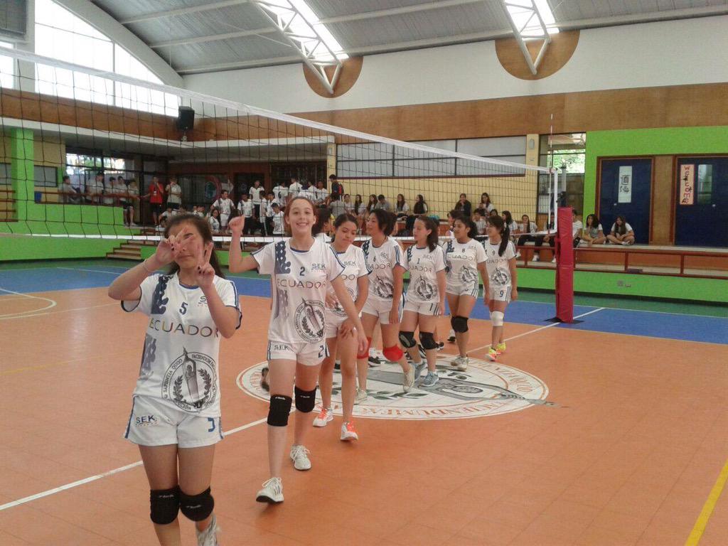 SEKQuito's tweet photo. #INTERSEK2015 nuestra delegación lista para obtener más triunfos...! http://t.co/8iHou7afCq