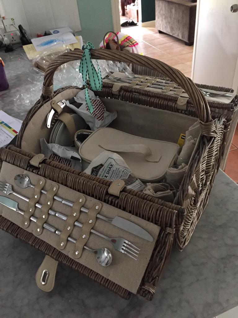 StratfordLisa's tweet image. I seriously cannot wait till its cool enough for a picnic #wikedbirthdaygift #luckyme #40isfab #MyDubai