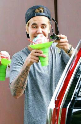 rrckless's tweet photo. http://t.co/dRNMf1u9h0 Let's talk about Justin Bieber http://t.co/SI7L8qySne