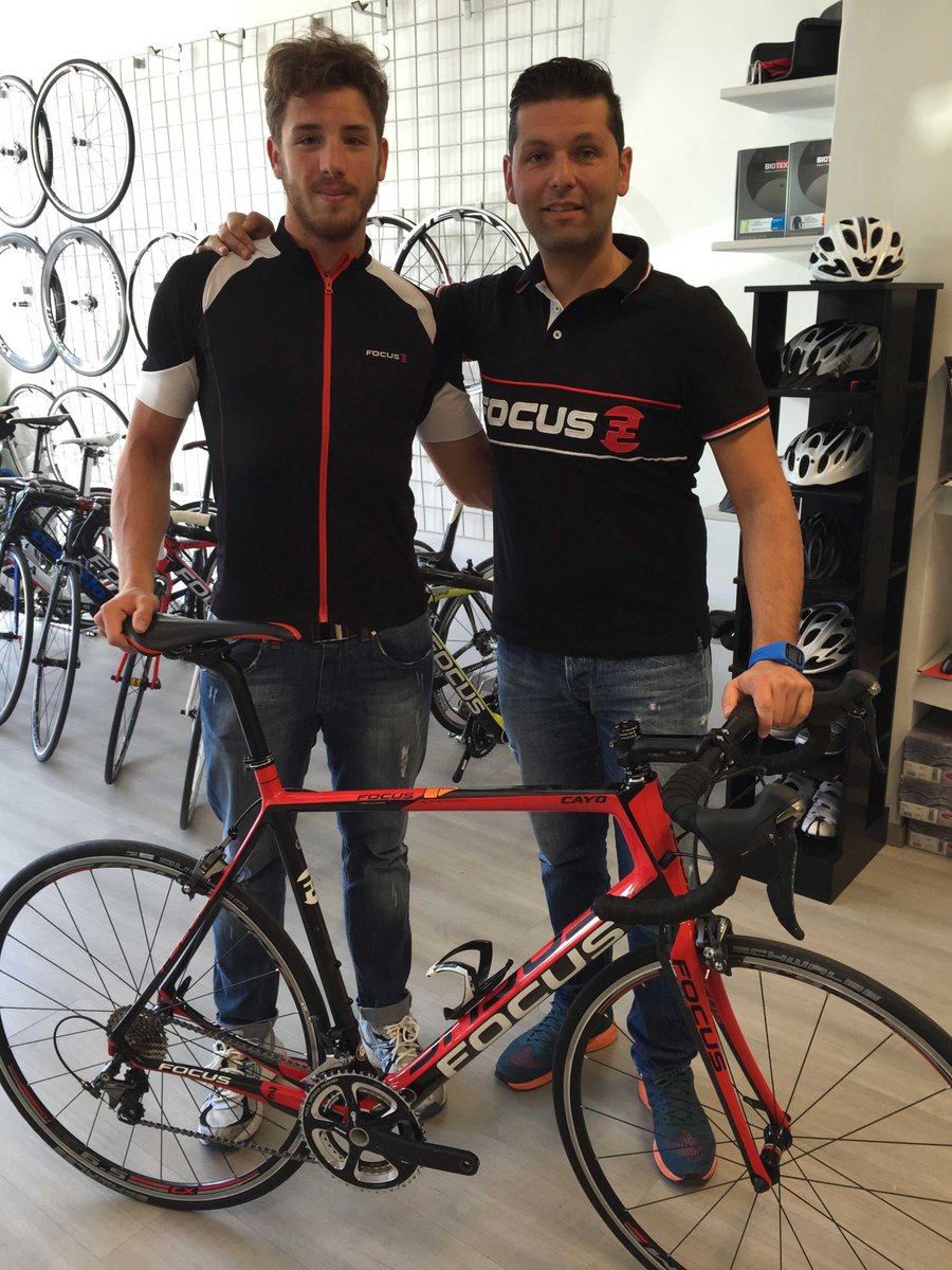 <a href="/FocusBikesIta/">Focus Bikes Italia</a> e <a href="/Enzo_Abbagnale/">Vincenzo Abbagnale</a> assieme verso <a href="/Rio2016/">Rio 2016</a>. Caro Vincenzo, non resta che...pedalare!!!
