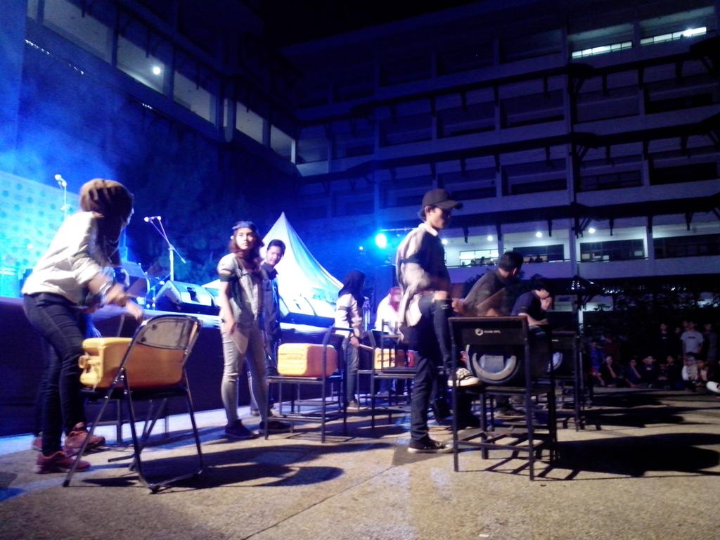 Perform dari <a href="/HPRSXpercussion/">HPRSX Percussion</a> @HIMAS_POLBAN meriahkan FPTK dengan aluna perkusinya. Check it out!! :D