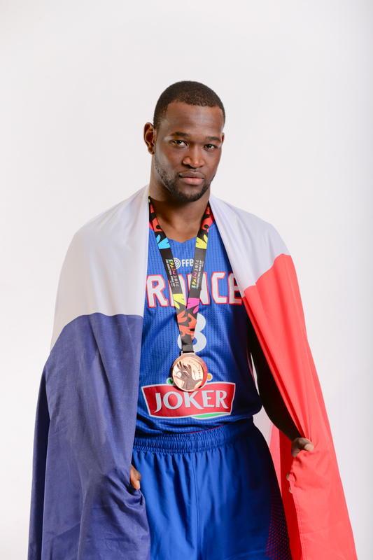 FRABasketball's tweet photo. #EDFBasket Bon anniversaire à @CKahudi5 http://t.co/poZKfMJqSu