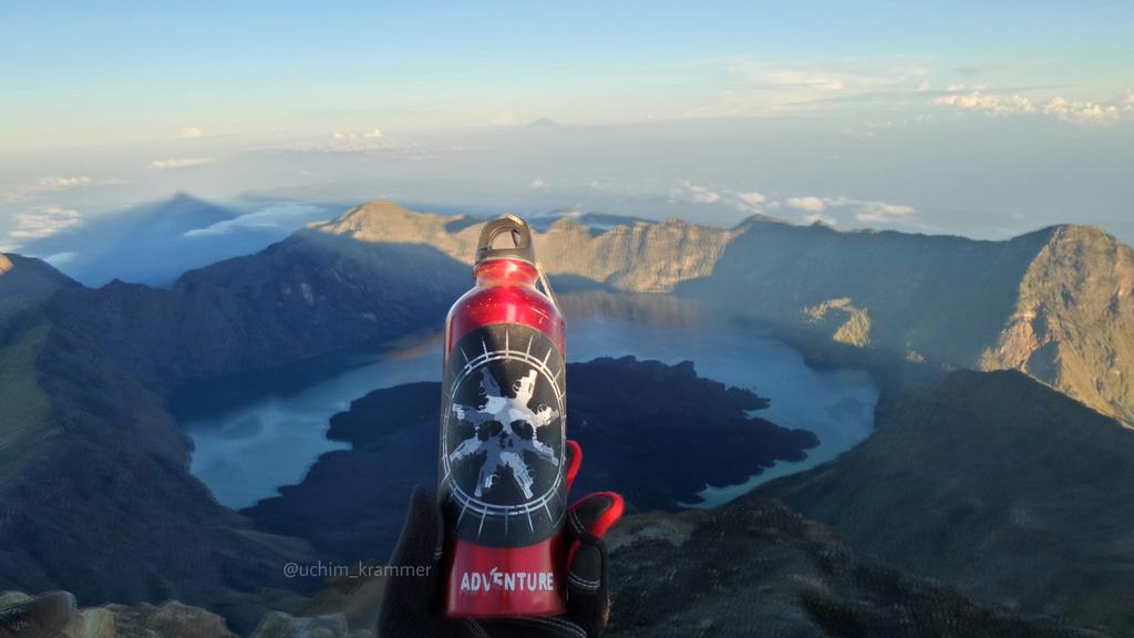 Hail! :D \m/ RT <a href="/uchim_krammer/">muslimwidana</a>: Simple gift from me to <a href="/burgerkill666/">Dede "Kajit" Sutanzah</a> Heavy 20th Anniversary from the top of Rinjani