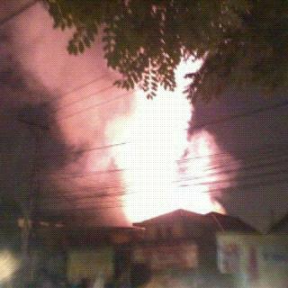 RescueHippindo_'s tweet photo. 21.30 wita, Terjadi Kebakaran di daerah Pajukungan danau panggang Kota Amuntai Kab.HSU Kalsel #RH http://t.co/aOIdE9kMm8