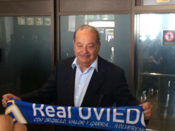 sinpalcu's tweet photo. La imagen del día, @carlosslim y el @RealOviedo 
#VamosConTodo 
#locosporverteascender http://t.co/yQTdEEMrmN