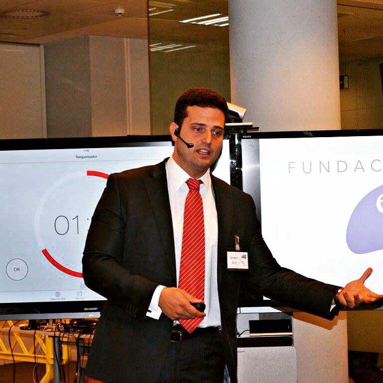 AntonioRuiz_F's tweet photo. On fire #neurociencia #neuromarketing #Marketing #businesses #brainhouse @NeuroBrainHouse http://t.co/rCVvqUgRT8