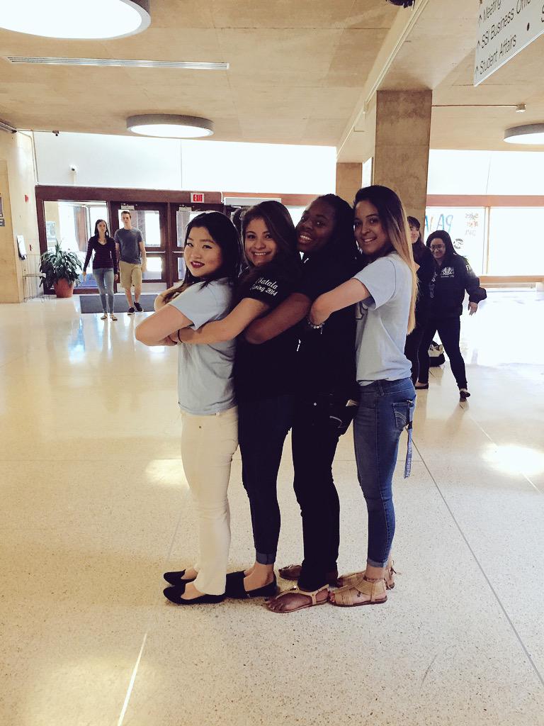 YemayaMSU's tweet photo. #fbf with our sophisticated and beautiful district! 💙#District3 #MuSigmaUpsilon #MUlticultural #differentflavorsbaby http://t.co/HnEUCgggy0