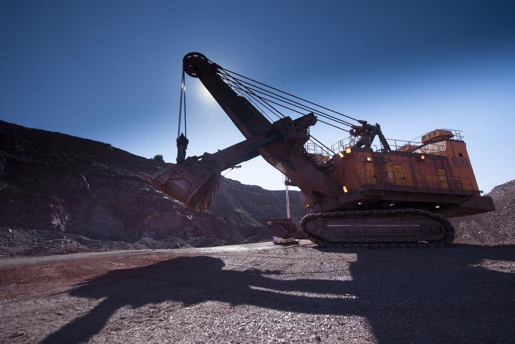 Anglo American Weighing In At 800 Tonnes The First Liebherr R 9800 To Ever Operate In Africa Works At Our Sishen Ironore Mine Http T Co U1tkgqwpov