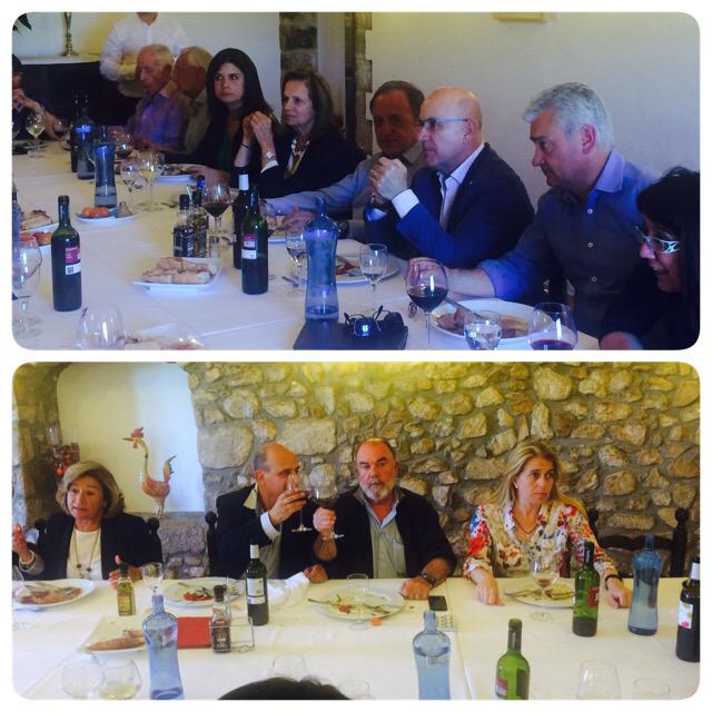 antonibotelle's tweet photo. Dinar col·loqui amb Josep A Duran i Lleida #FemPoble #femCamí #ambtufemcamí @ciuplatjadaro @immagelabert @altauler http://t.co/c6EToRBcfP