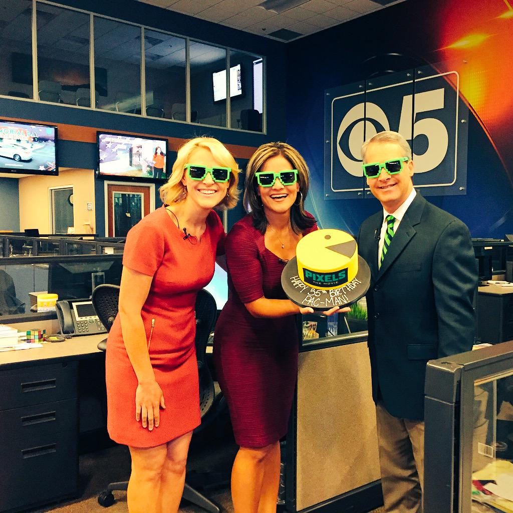 NicoleCritesTV's tweet photo. #HappyBirthdayPacMan Thanks @PieceOfCakeAZ  &amp; @PixelsMovie for the cake🎉 @CBS5AZ @KatieBakerCBS5 @jbarrycbs5 http://t.co/CYkegPKX6w