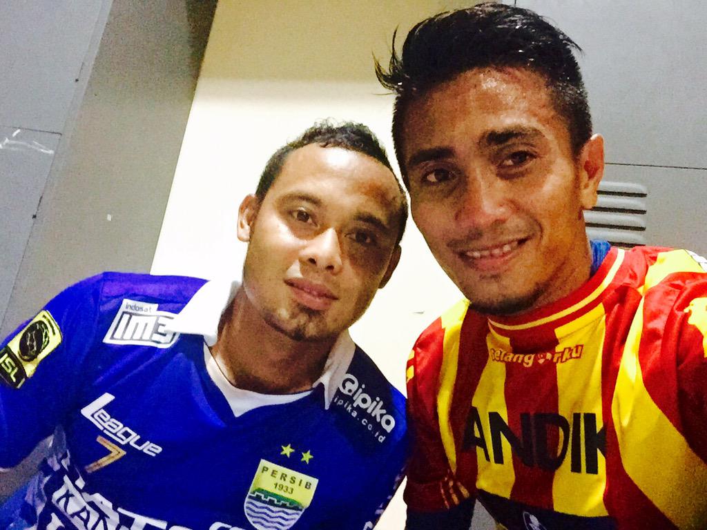 m_taufiq08's tweet photo. Good Job A7👍 http://t.co/Wx0JCDf3BB