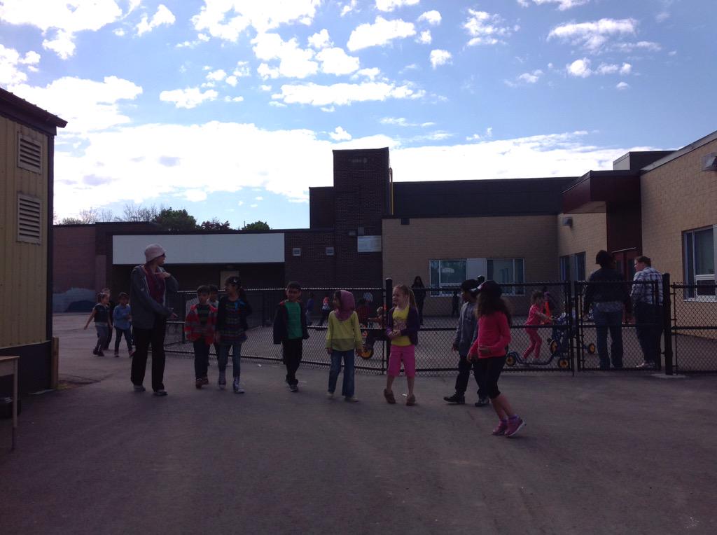 KirkbyClass's tweet image. One more class here #beefair #alwaysbeelearning #kirkbykids