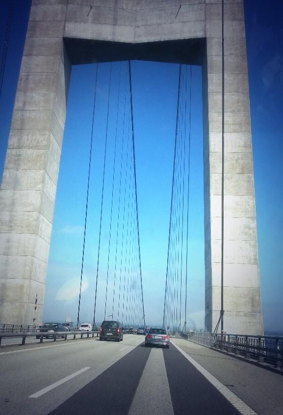 AssoEdexpress's tweet image. Presque tous les participants sont arrivés à #kopenhagen la voiture balai passe le pont! #edexpress2015