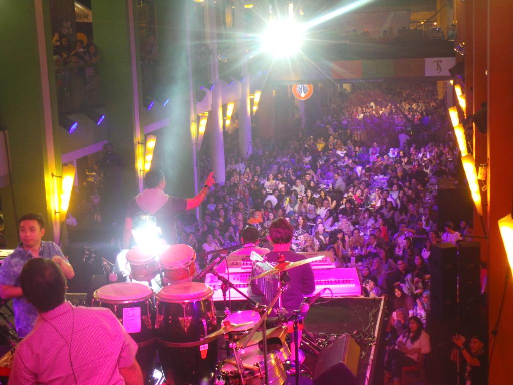 .<a href="/SoulmateKahitna/">Soulmate Kahitna</a> yg malam ini ke <a href="/JazzyNiteCitos/">JazzyNiteCitos</a> utk nyanyi bareng @KahitnaFull, kalian sungguh luar biasa!