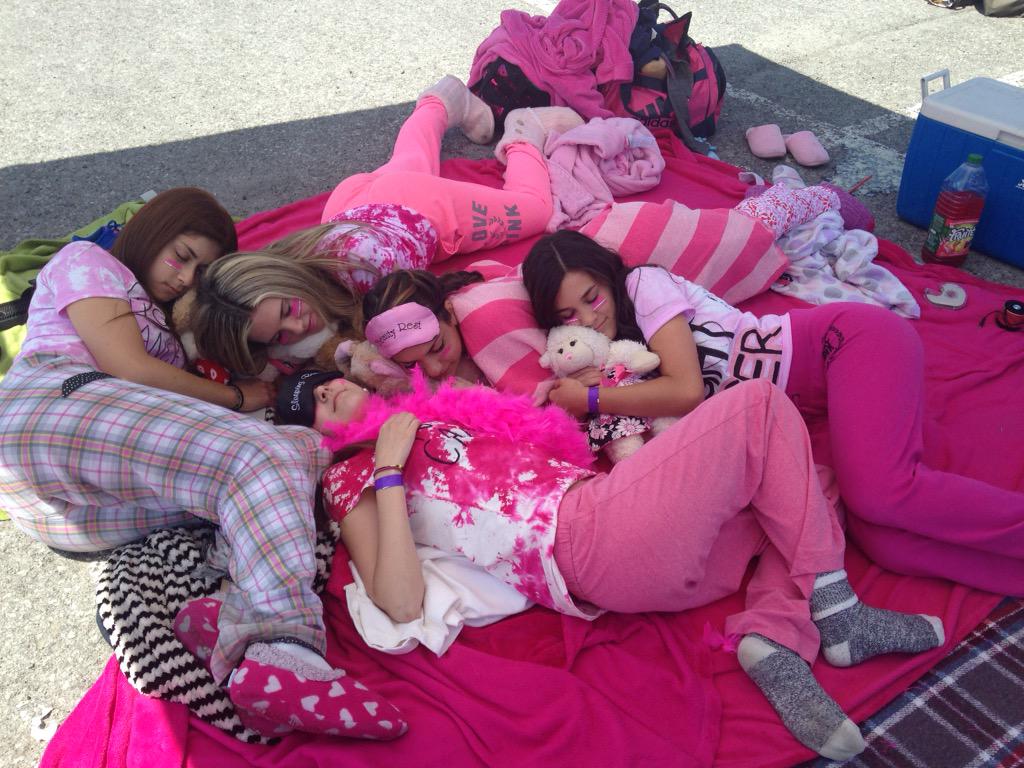 maleahbeaupit's tweet photo. #Rowdy4Rankin #SSHTask1 #PutCancerToSleep 💤💤💤 http://t.co/eLdu53iNac