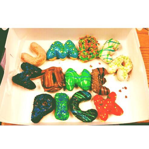 katemussell's tweet image. Thanks @bobstanke @MorsekodeAgency @TwolvesDMC for the festive donuts this morning! #numberonepick