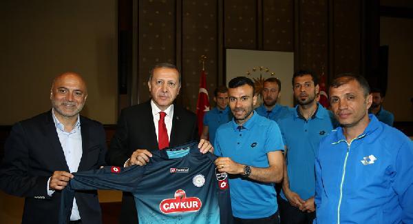 Çaykur Rizespor Ak Saray'da
internet1.co/spor/caykur-ri…