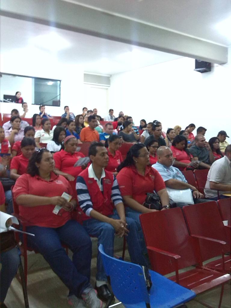 fundabitguaric2's tweet photo. Inicia Jornada inducción de Póliza de Seguros de Tutores CBIT Guárico y Sur de Aragua #4AñosDandoLaBatallaEnRedes http://t.co/wYC91ENHVu