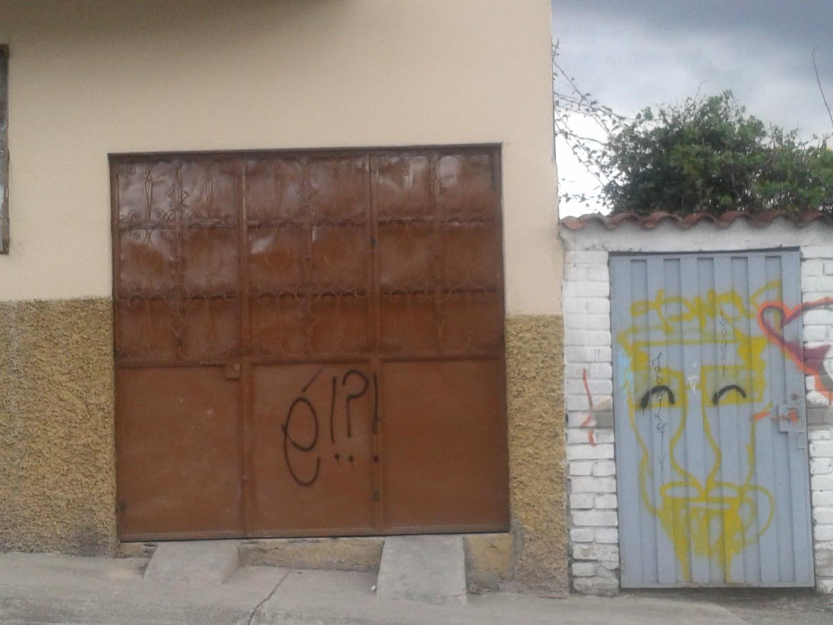 ALEXBERNAL512's tweet photo. @CholaCabrera @MunicipioCuenca @DAHPCUENCA @DCMCUENCA Como no hay leyes, siguen manchando la propiedad privada http://t.co/UPLUw2BxiY