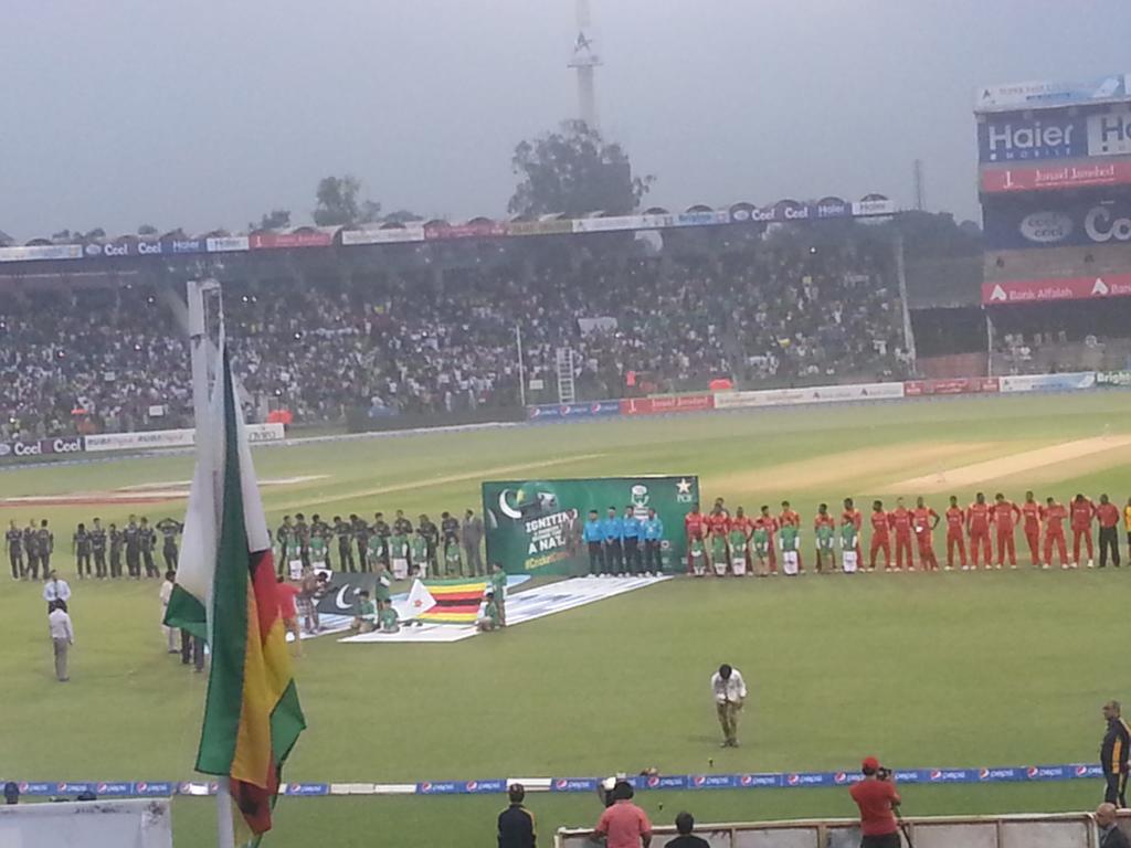 LifeLensScape's tweet photo. #CricketComesHome #ThankYouZimbabwe #PakistanZindabad #CricketWelcomeBackToPakistan #PAKvZIM #Lahore #crickethour http://t.co/iRSsKTNCFm