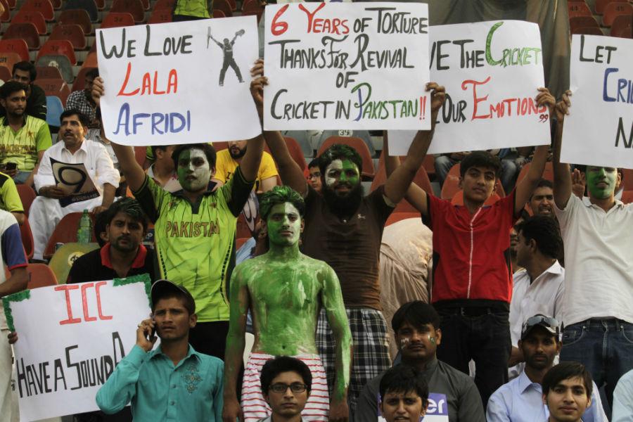 LifeLensScape's tweet photo. #CricketComesHome #ThankYouZimbabwe #PakistanZindabad #CricketWelcomeBackToPakistan #PAKvZIM #Lahore #crickethour http://t.co/iRSsKTNCFm